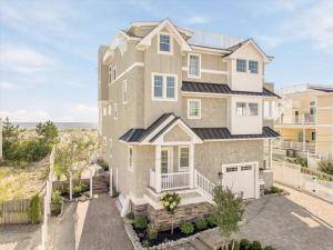 newlistingnewoceanfrontconstructionopenhousesat1010from102pm3803slongbeachblvdholgate5599900